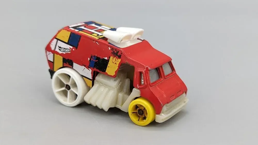 Mattel Hot Wheels Cool One 2004 Red Van 1:64 Diecast Car
